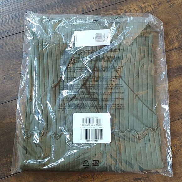 Old Navy Fitted Cropped Rib-Knit Cami Top For Women - Picture 4 of 6